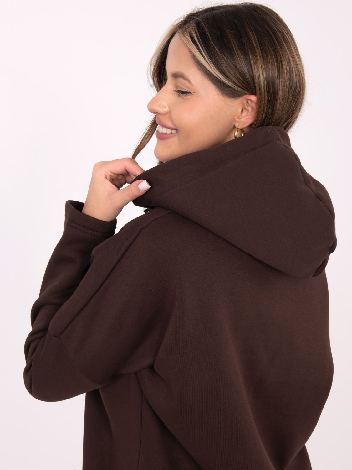 Długa brązowa bluza z kapturem i suwakiem