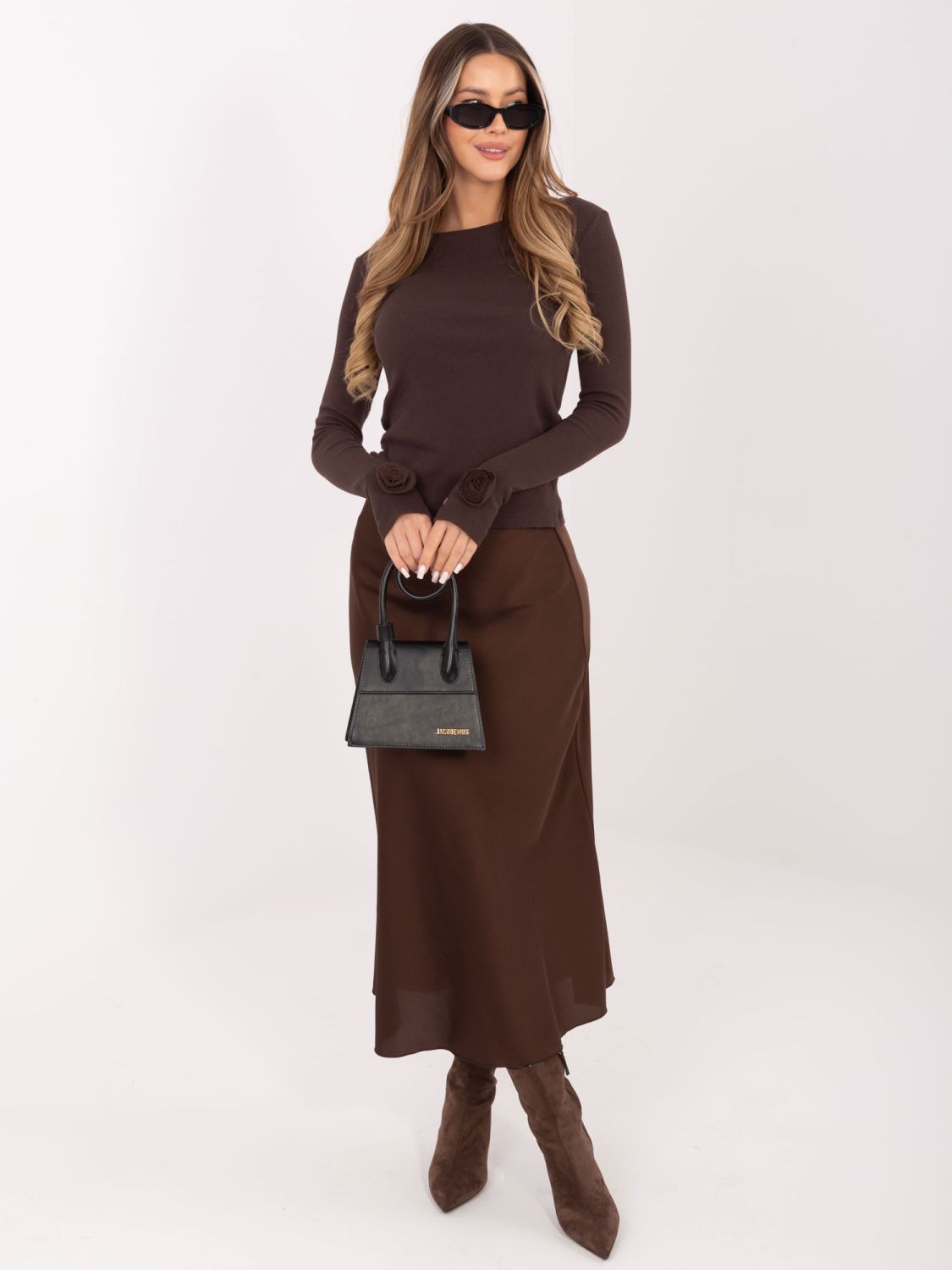 Brązowa prążkowana bluzka z długim rękawem