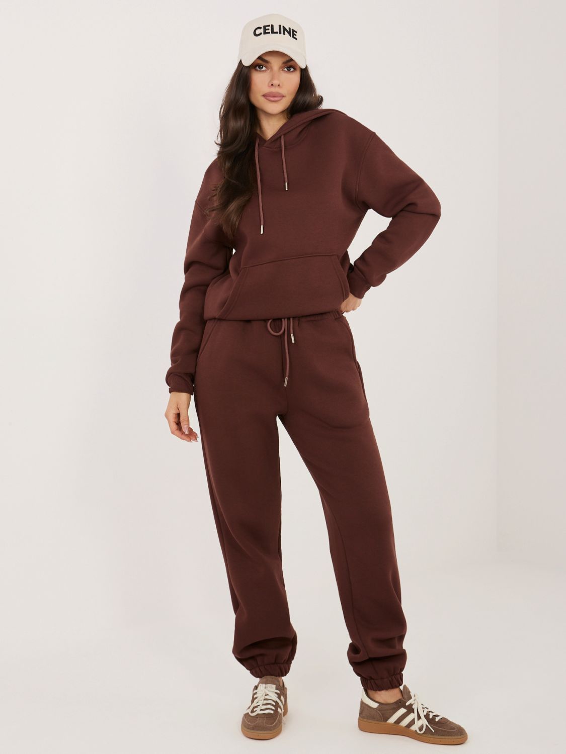 Damski komplet z kapturem w ciemnym brązie