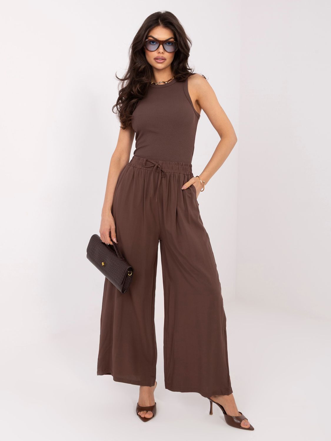 Brązowy prążkowany top bez rękawów