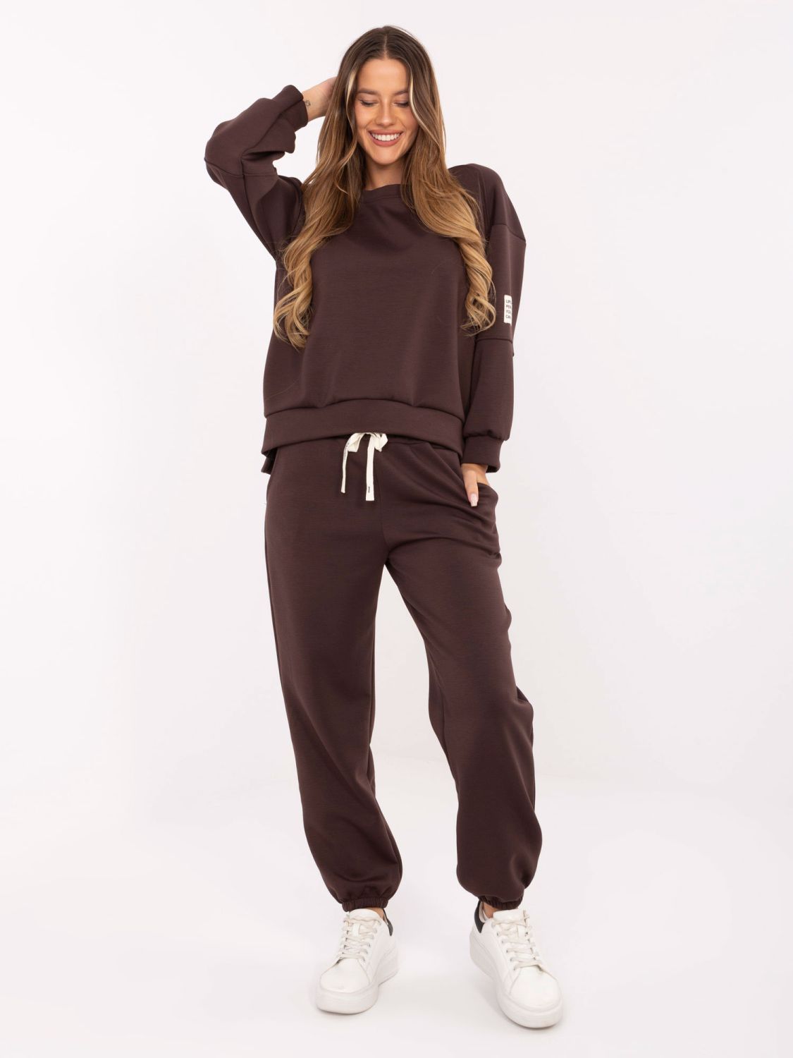 Damski komplet w ciemnym brązie – bluza i spodnie