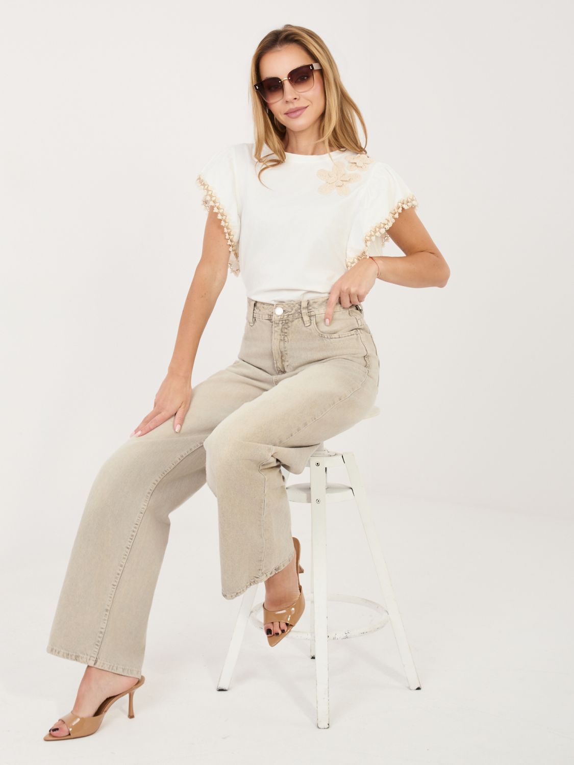 Biała bluzka z aplikacją