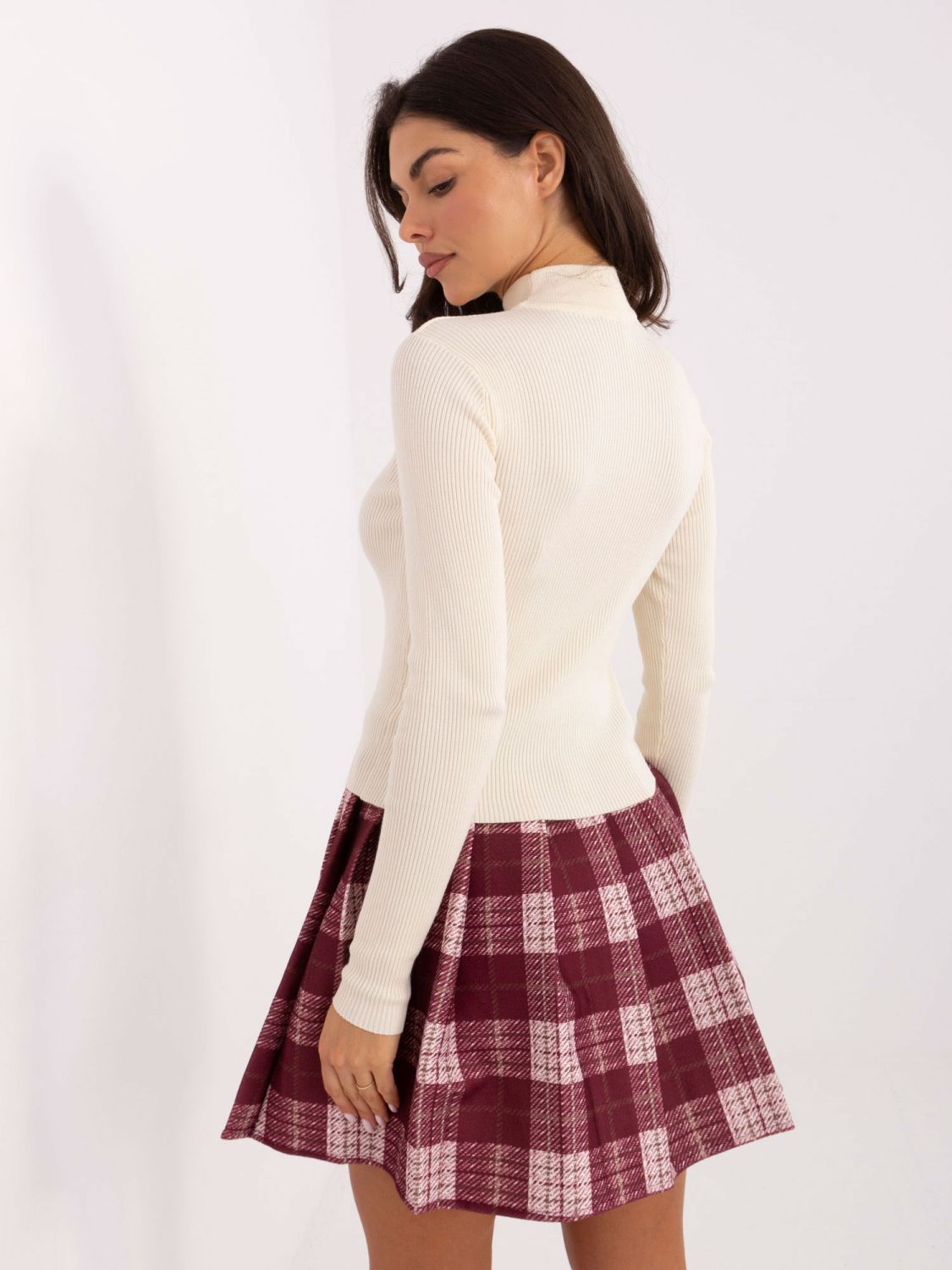 Ecru prążkowany golf