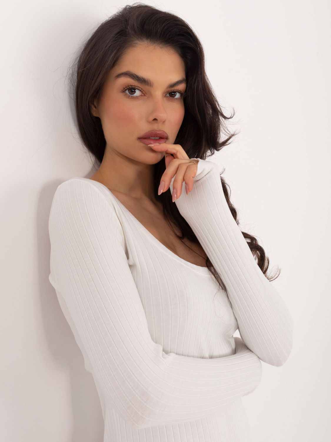 Prążkowane bawełniane body z długim rękawem w kolorze ecru