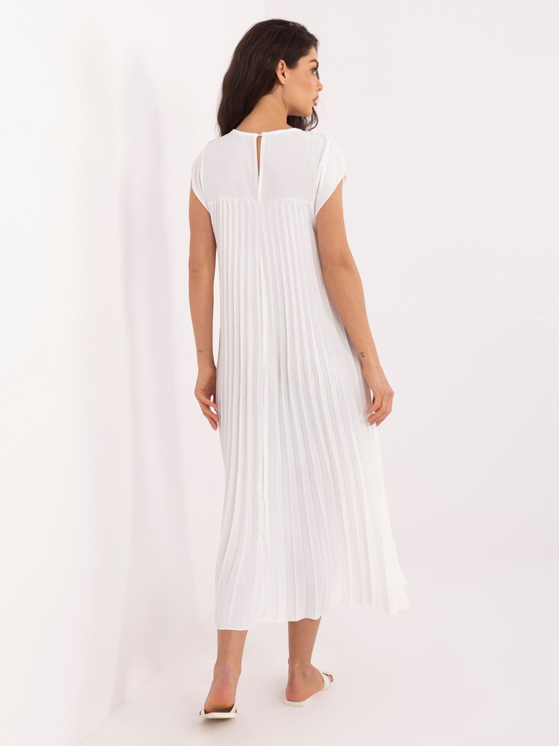 Elegancka midi sukienka ecru z kieszeniami