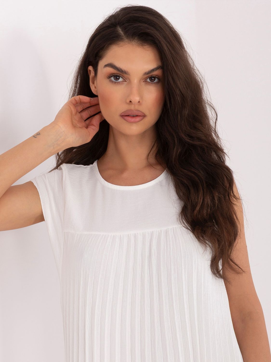 Elegancka midi sukienka ecru z kieszeniami