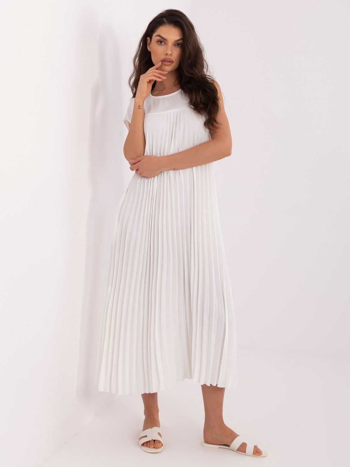 Elegancka midi sukienka ecru z kieszeniami