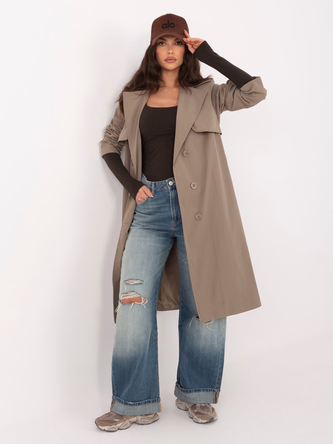 Stylowy trencz przejściowy w kolorze beżowym