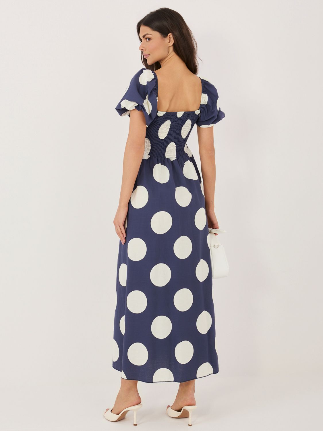 Granatowa maxi sukienka w grochy hiszpanka