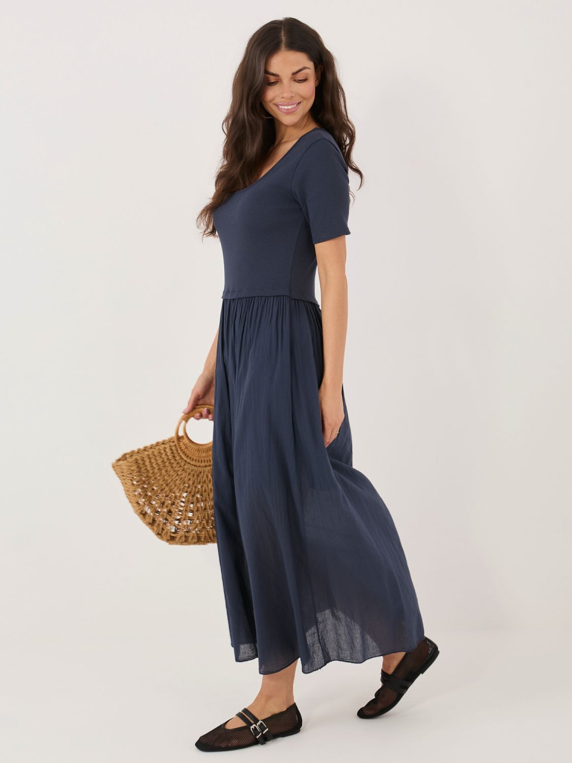 Rozkloszowana midi sukienka z podszewką, granatowa