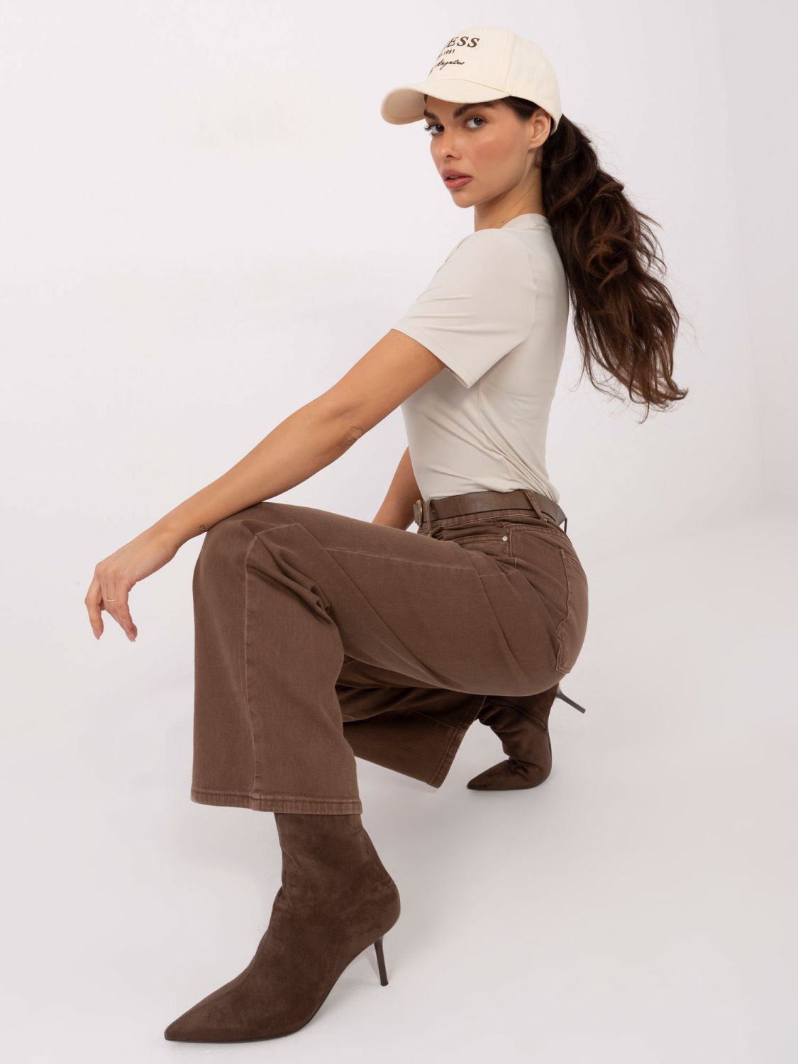 Jasnobeżowa gładka bluzka z krótkim rękawem