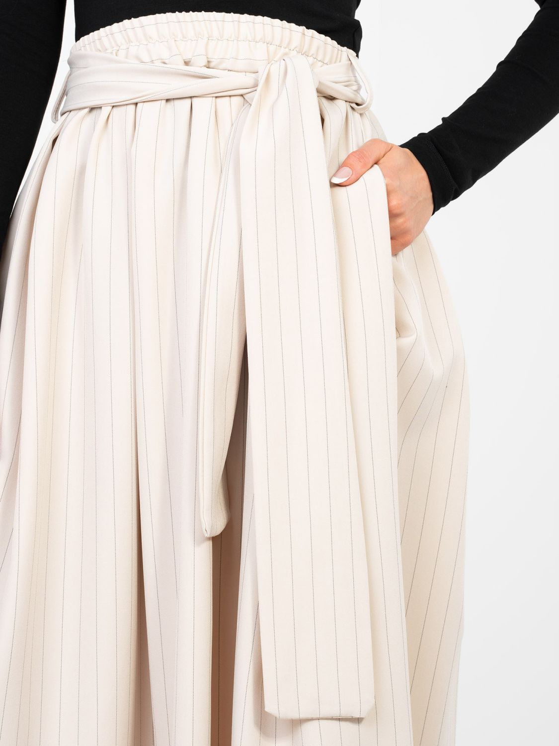 Beżowa elegancka spódnica midi w paski z paskiem