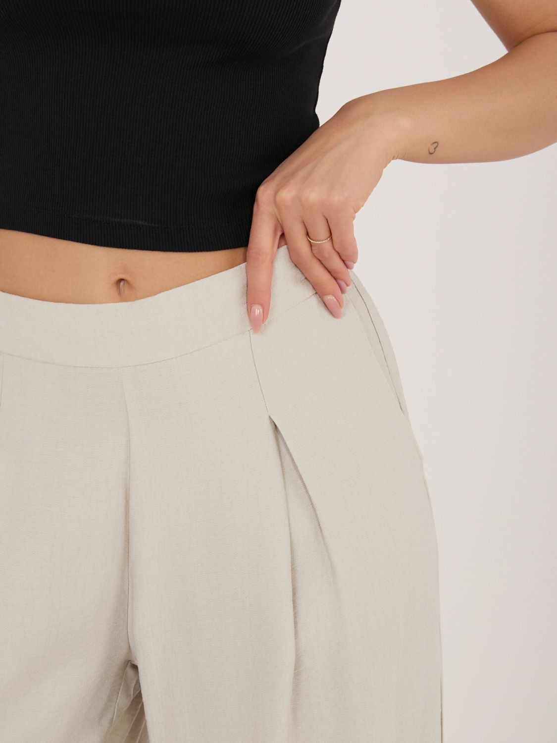 Beżowe spodnie palazzo z wiskozy