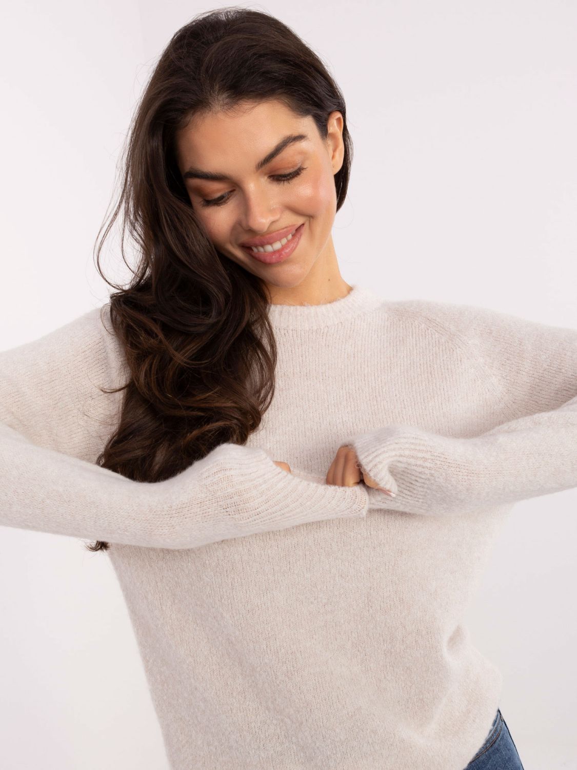 Beżowy sweter z alpaki