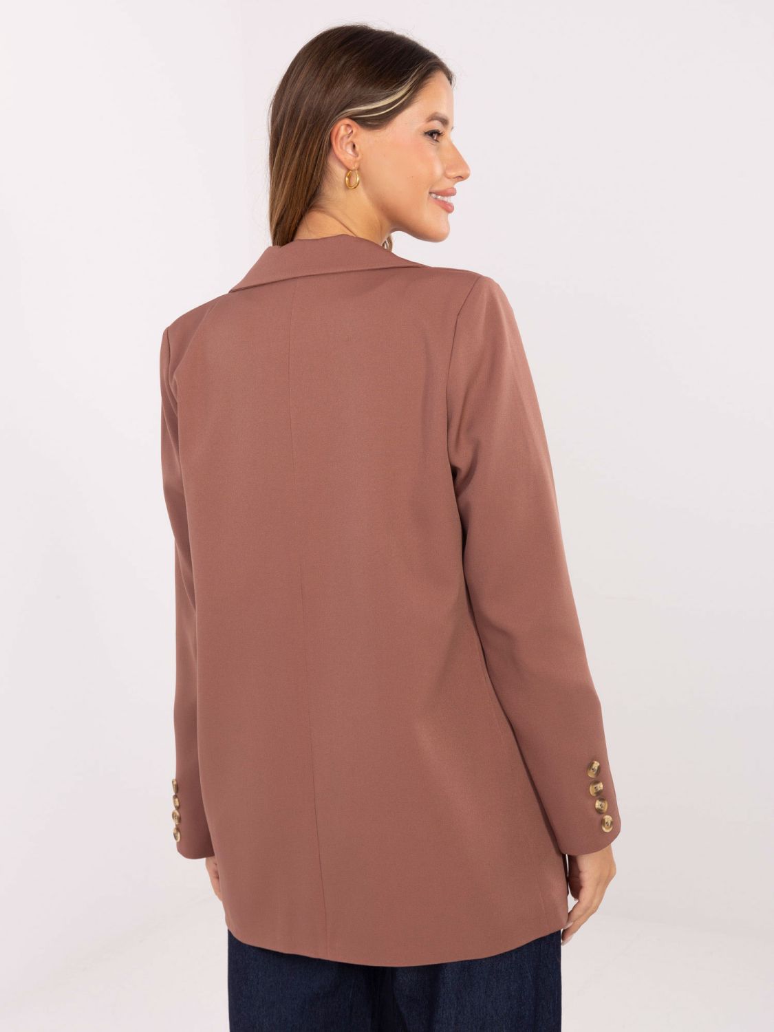 Elegancka beżowa marynarka z podszewką i kieszeniami