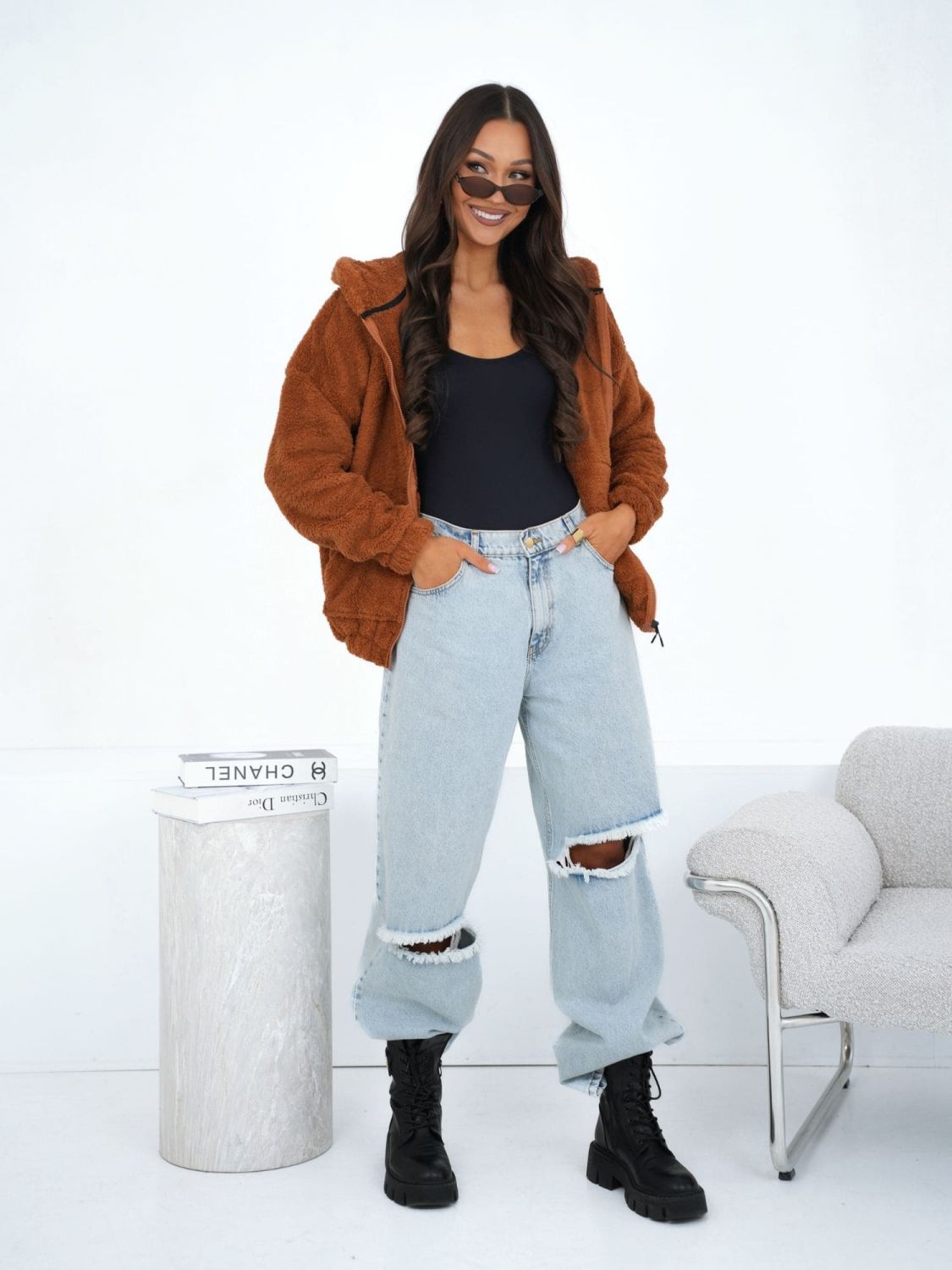 Beżowa bluza z kapturem na zamek