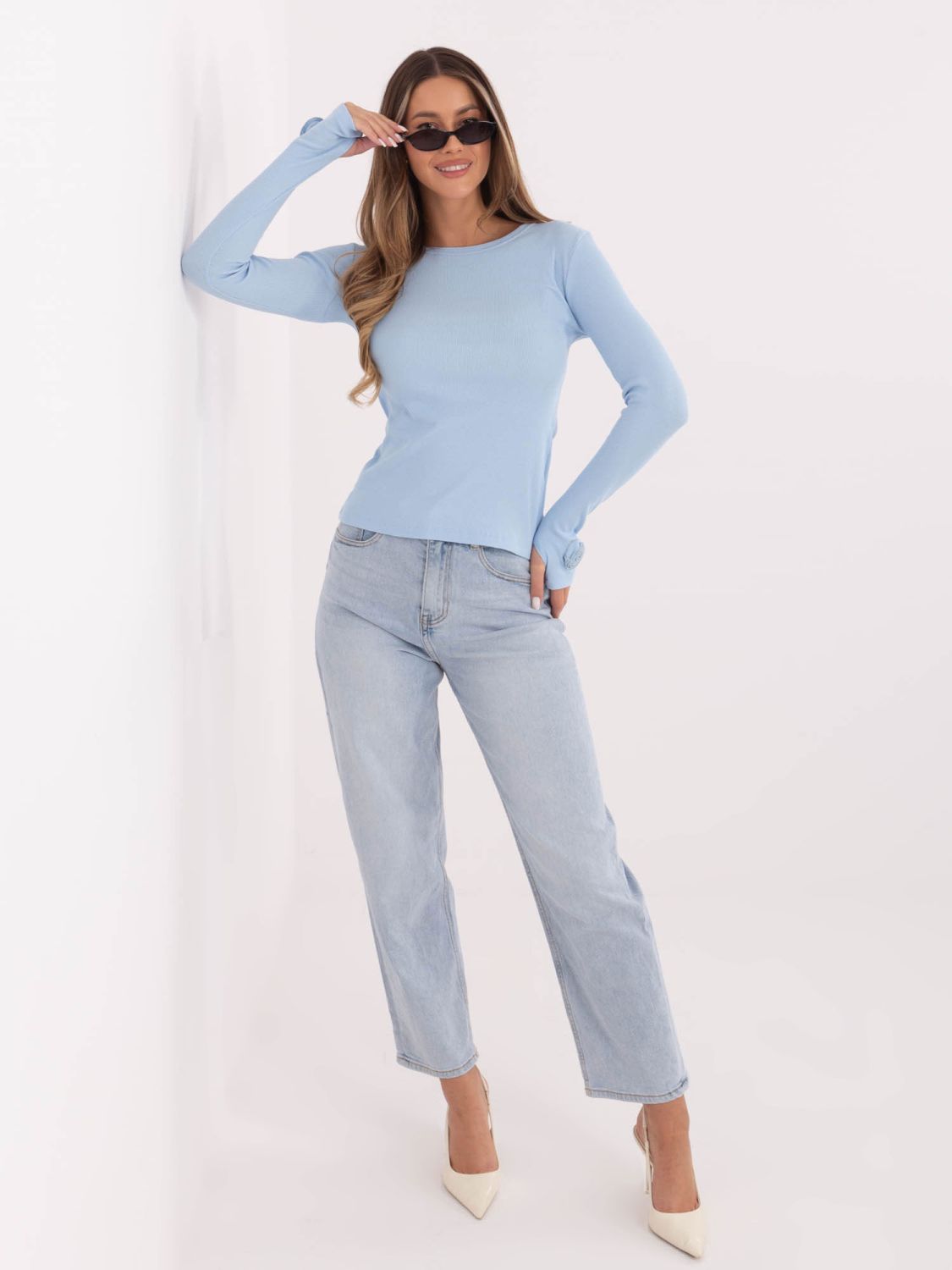 Damska jasnoniebieska prążkowana bluzka z długim rękawem