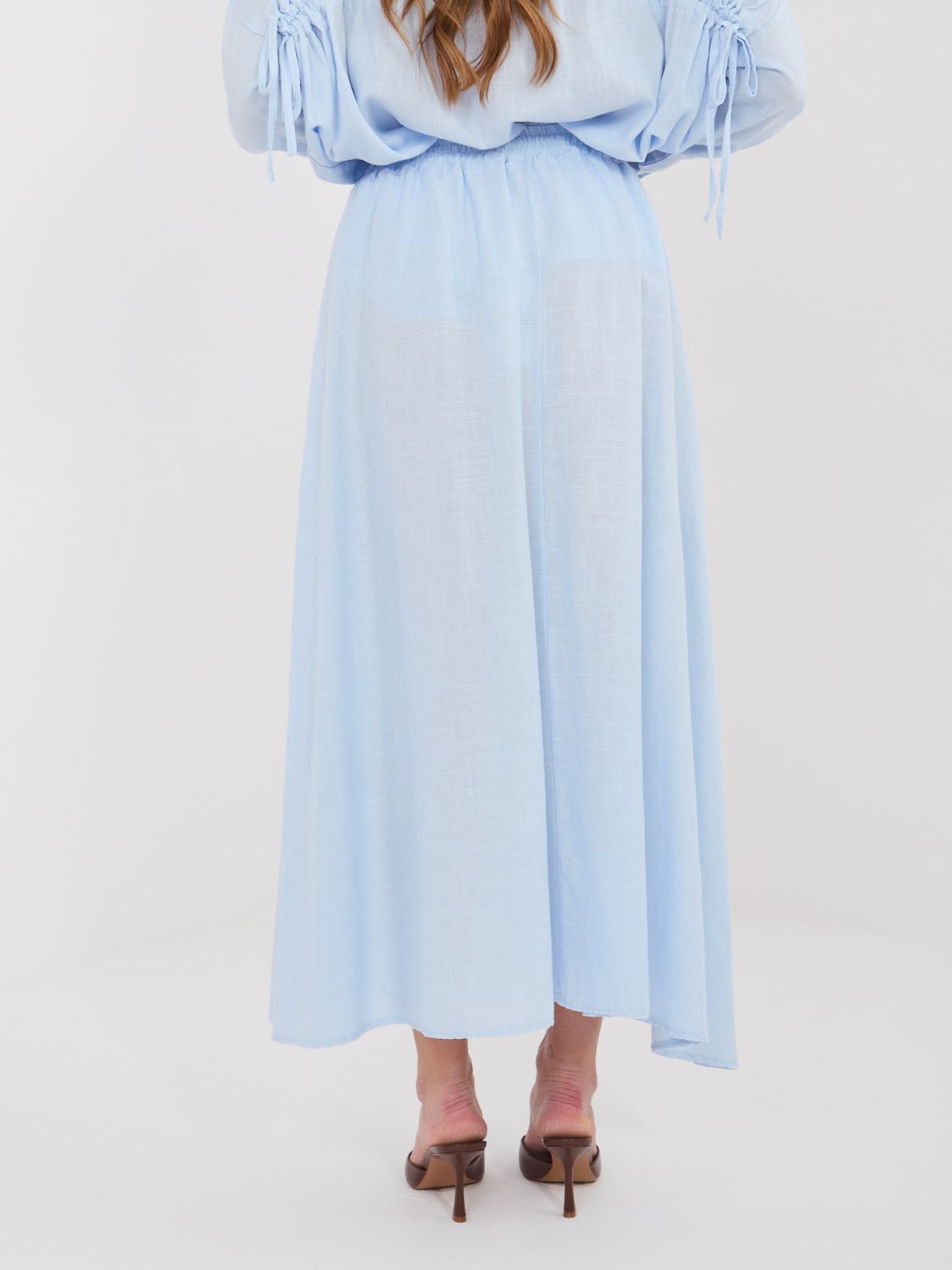 Jasnoniebieska spódnica midi z wiązaniem