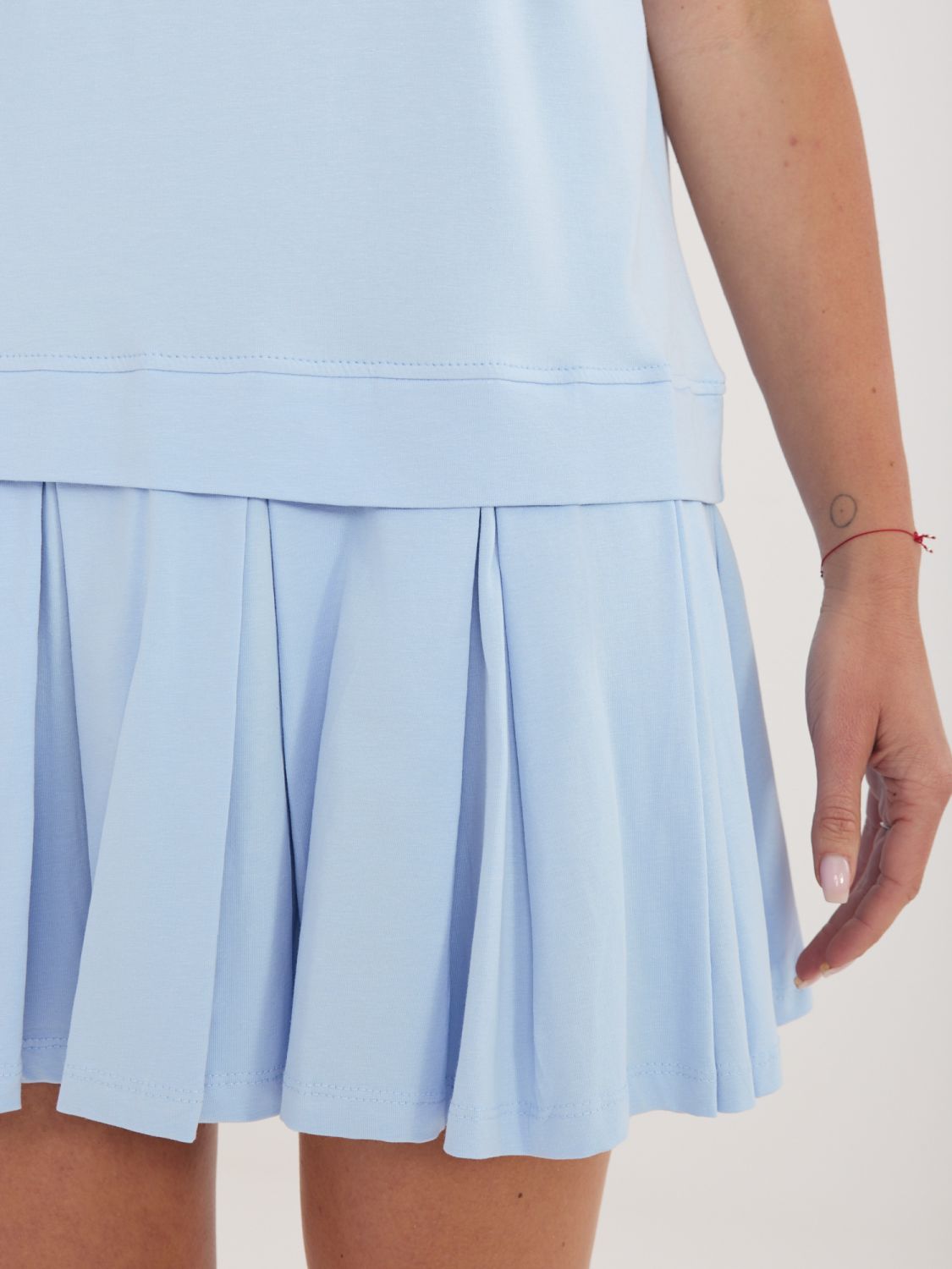 Jasnoniebieska rozkloszowana mini sukienka z bawełny