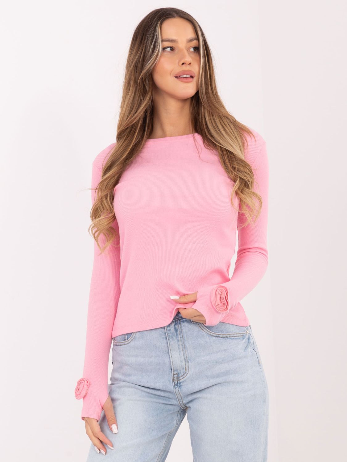 Jasnoróżowa prążkowana bluzka z długim rękawem