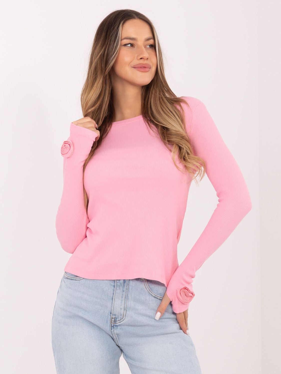 Jasnoróżowa prążkowana bluzka z długim rękawem