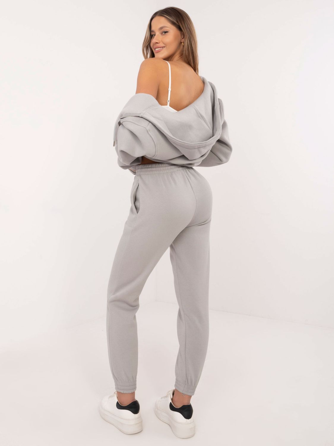 Jasnoszare dresowe joggery z wysokim stanem