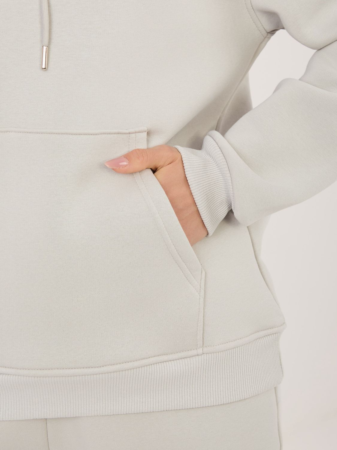 Damski komplet z kapturem w jasnoszarym kolorze