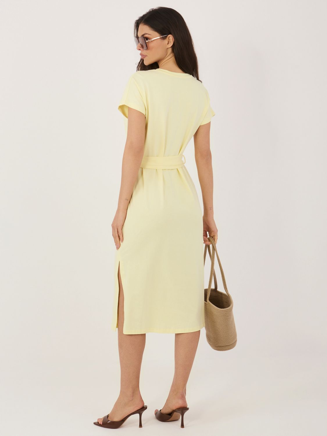 Jasnożółta bawełniana sukienka letnia z paskiem