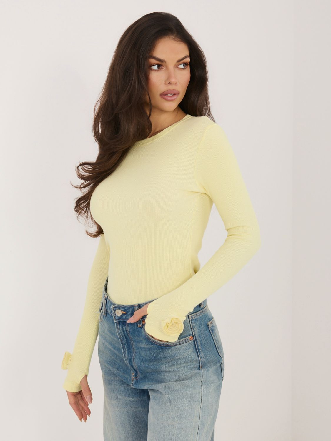 Żółta prążkowana bluzka z długim rękawem
