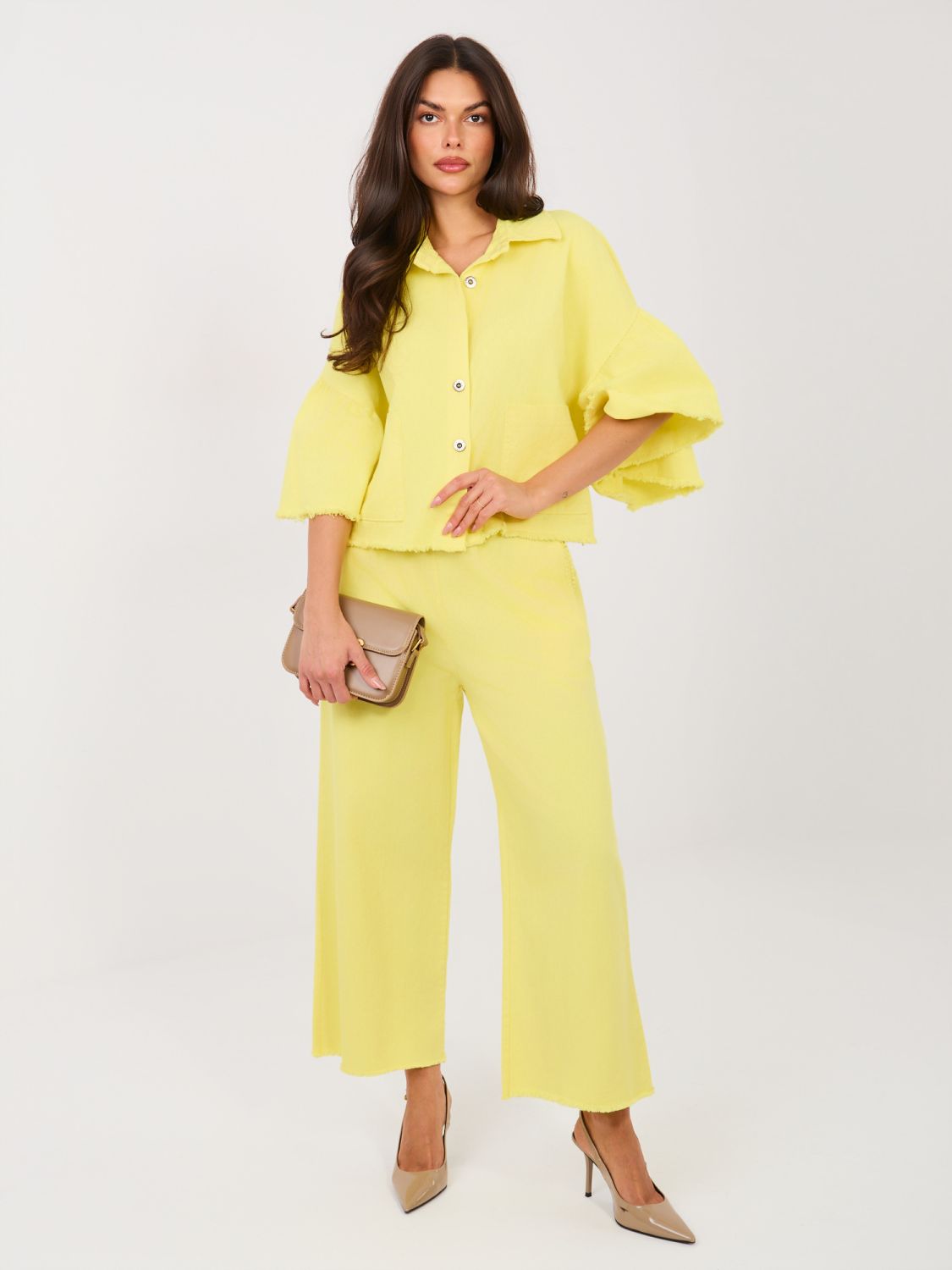 Krótka żółta kurtka jeansowa z falbaną i rękawem 3/4