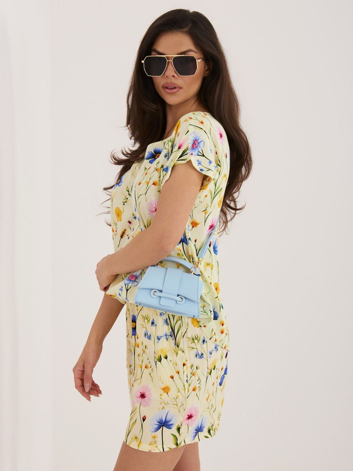 Żółta bluzka w kwiaty