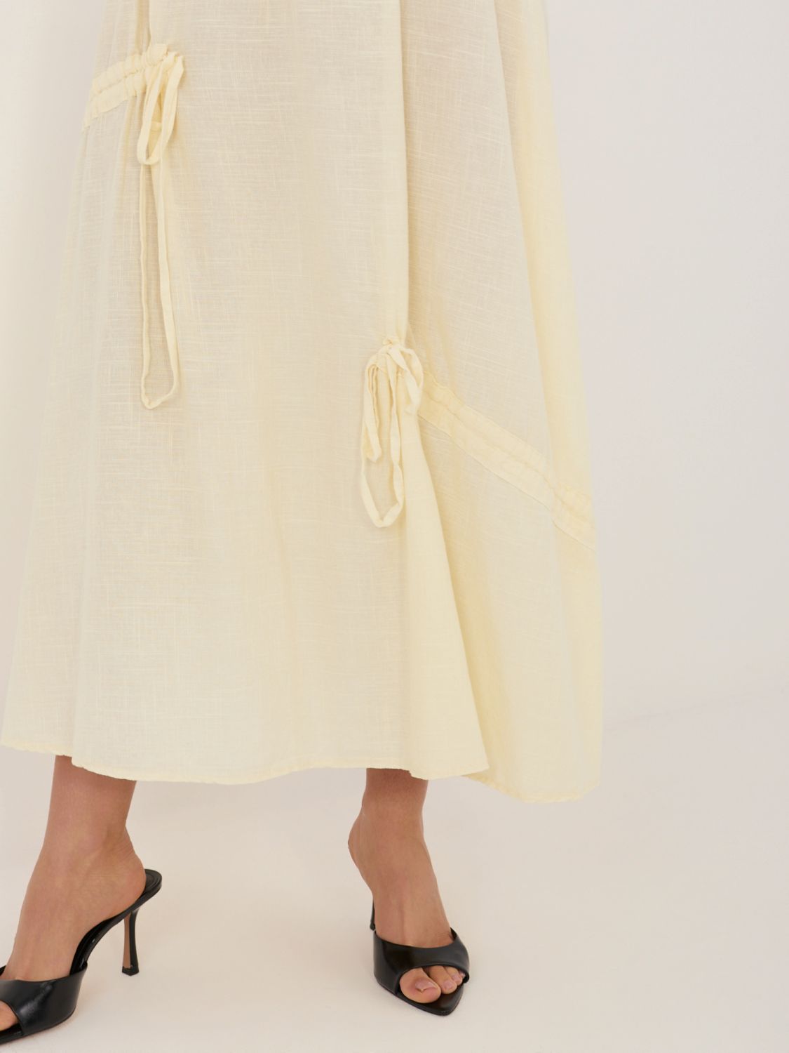 Żółta spódnica midi z wiązaniem