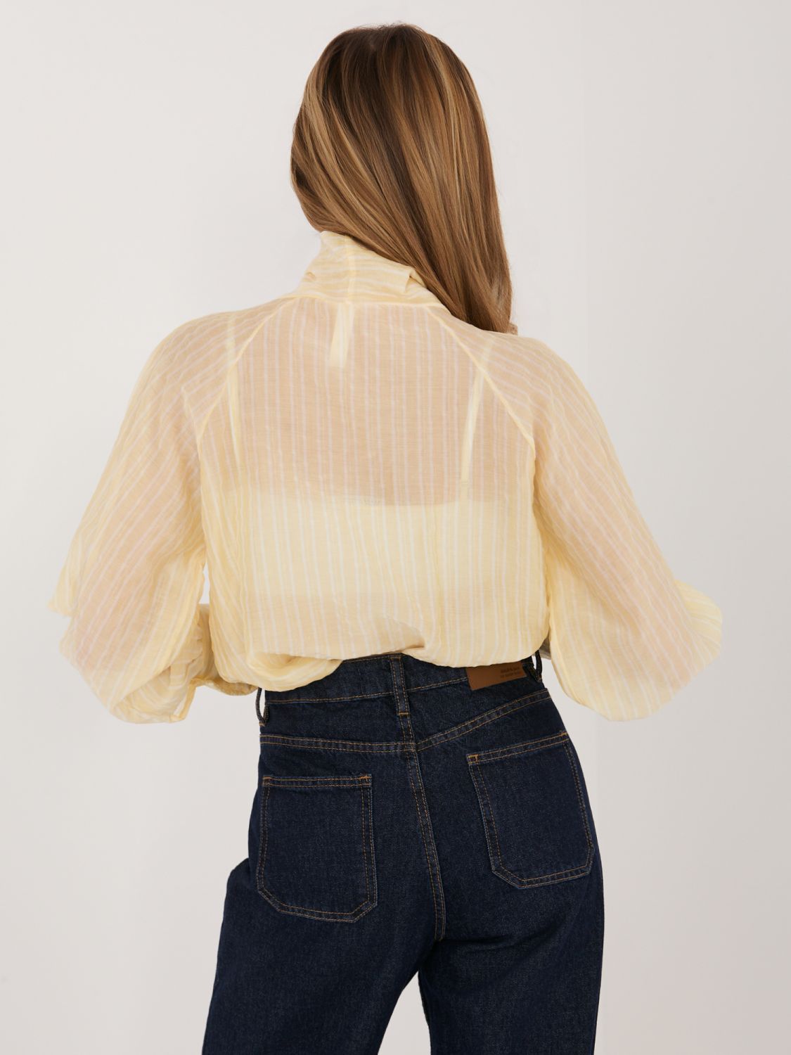 Jasnożółta koszula w paski z wiązaniem