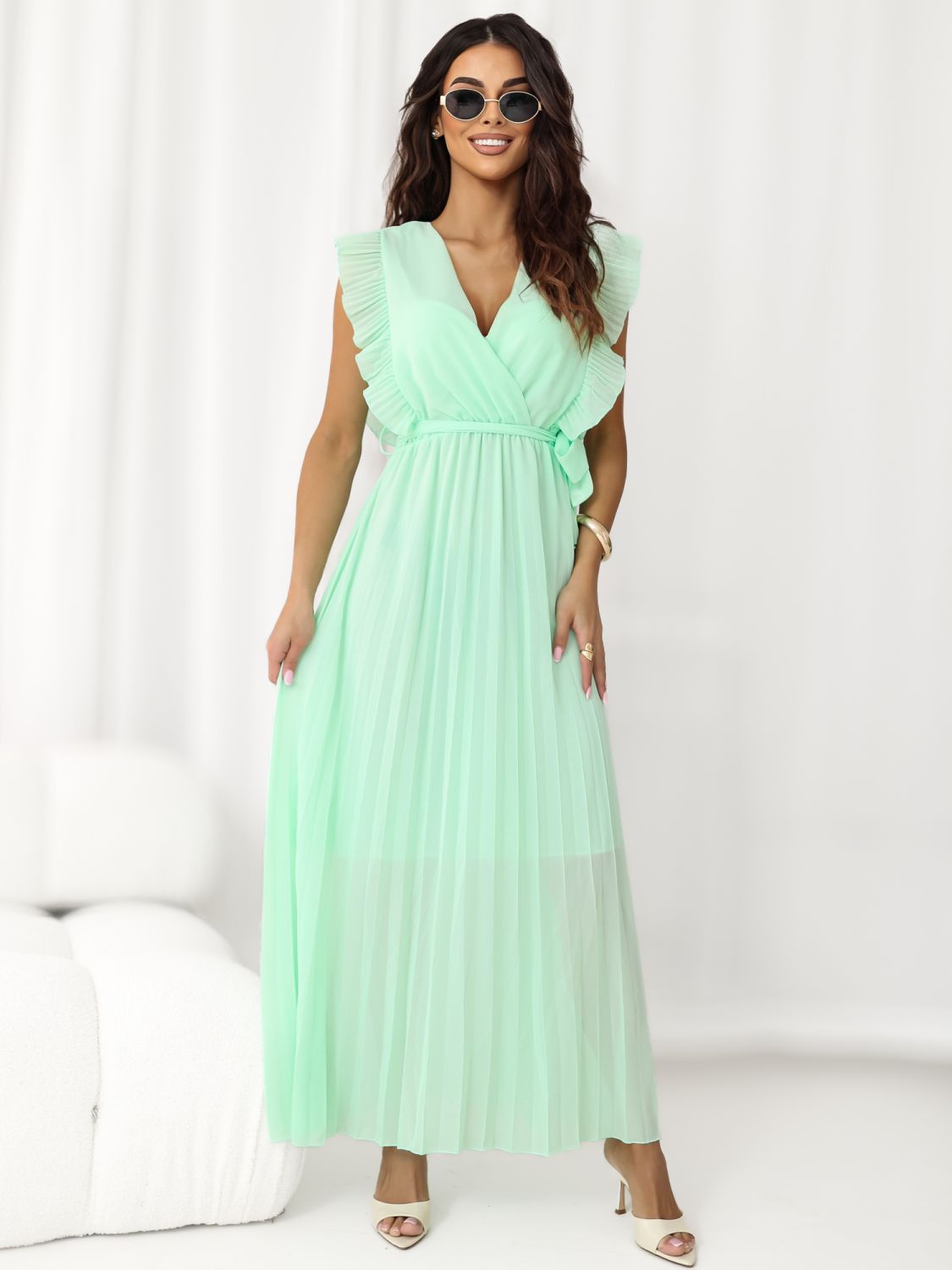 Rozkloszowana sukienka midi w kolorze miętowym