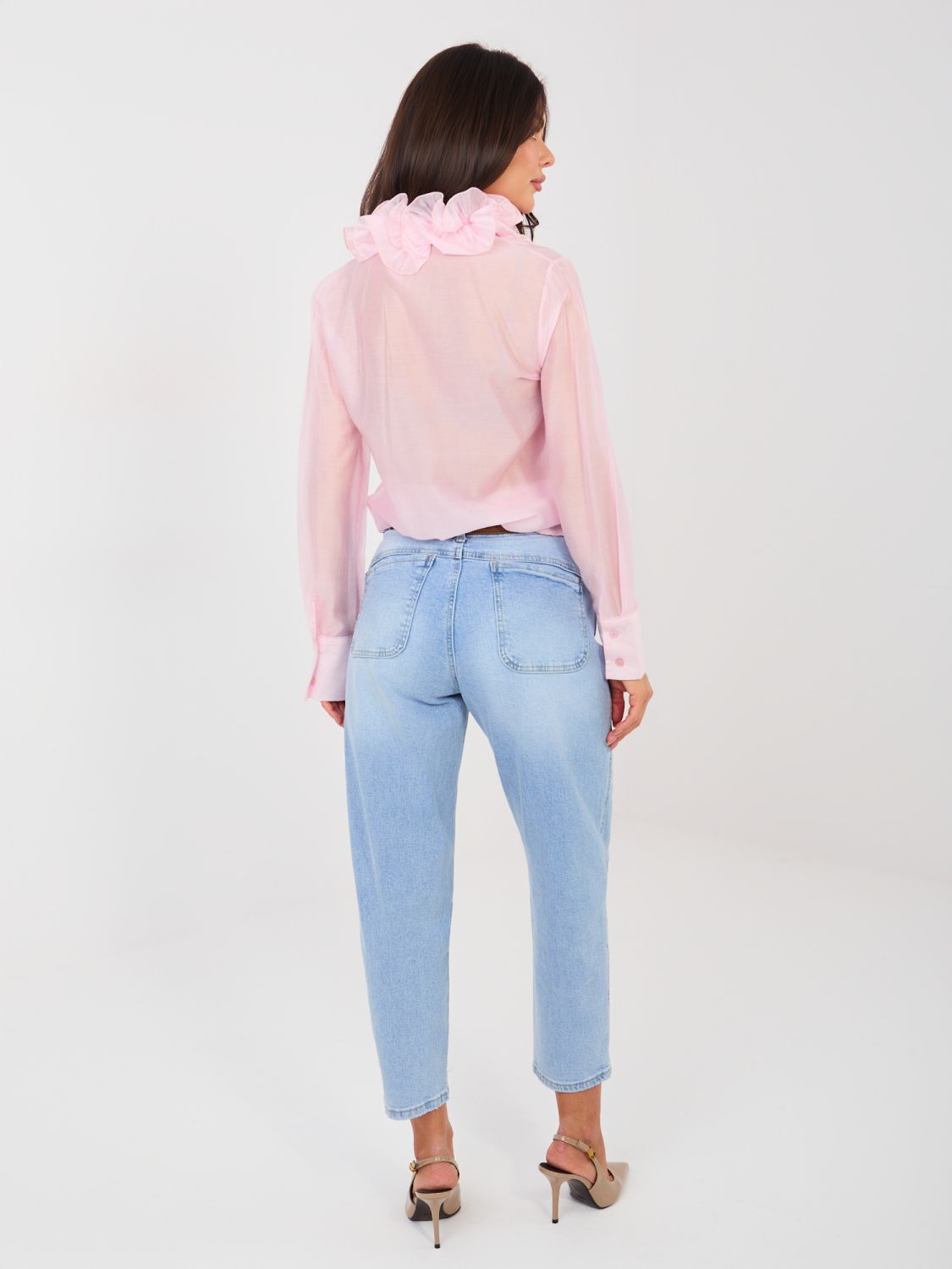 Damskie mom jeans z wysokim stanem i paskiem, niebieskie