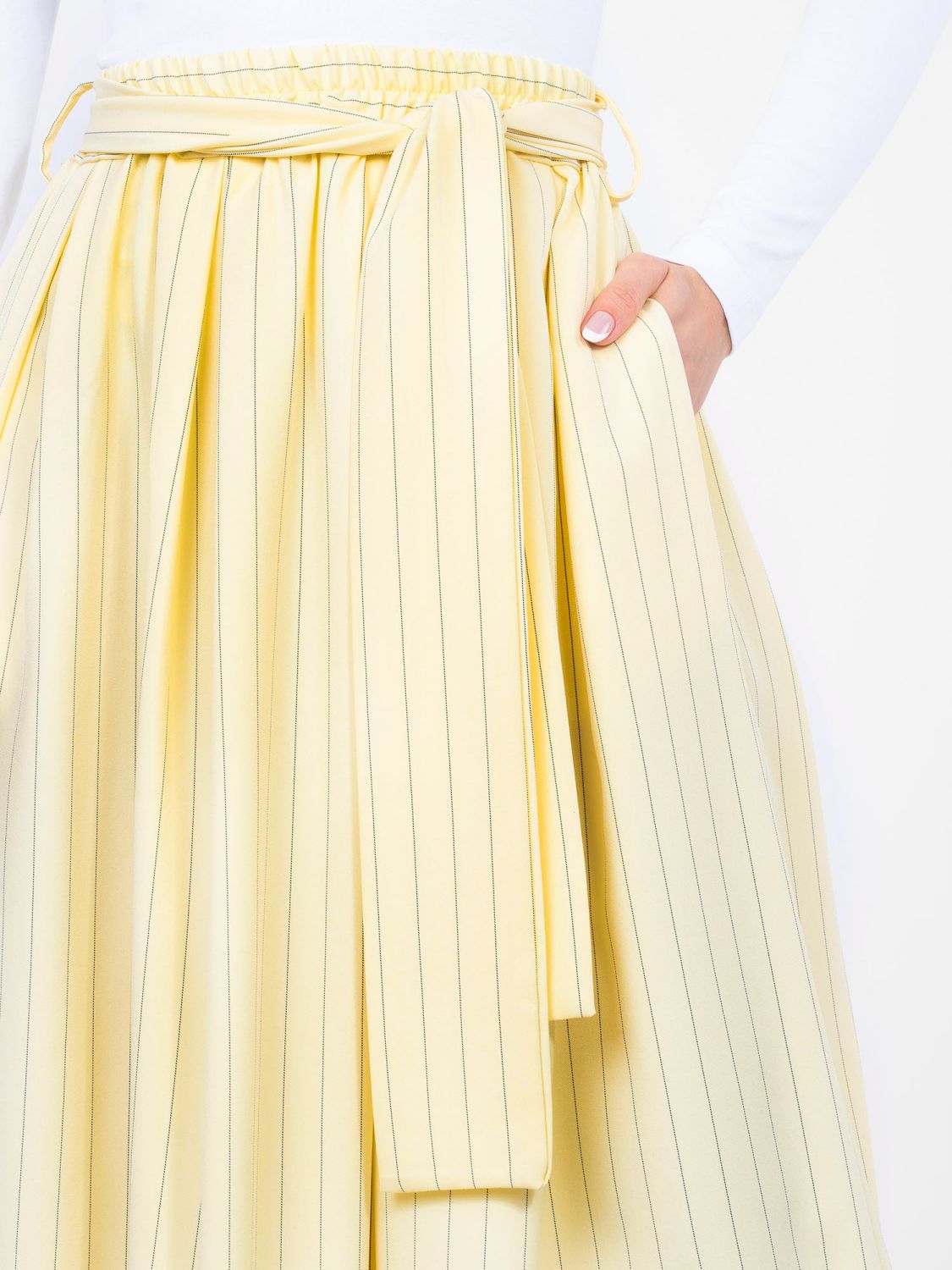 Jasnożółta elegancka spódnica midi w paski z paskiem