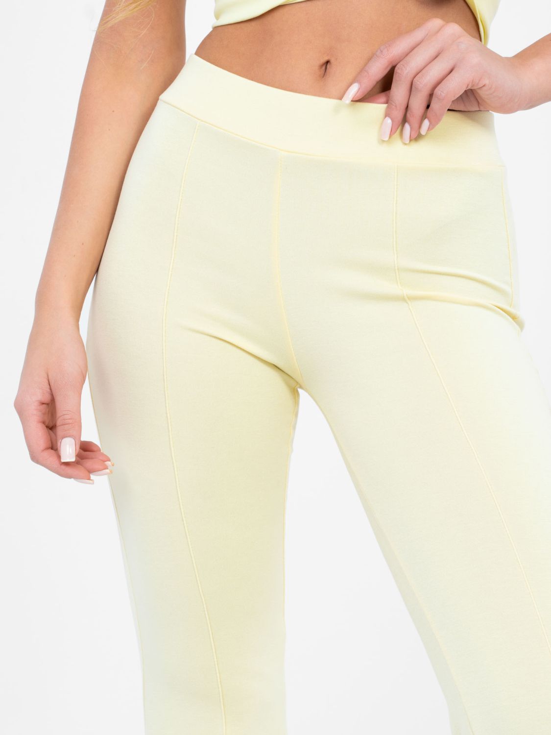 Żółte szerokie spodnie dresowe z wysokim stanem