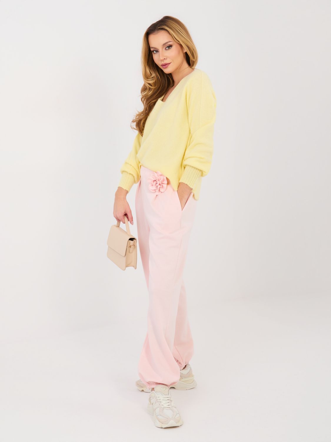 Żółty sweter z dekoltem V i bufiastymi rękawami