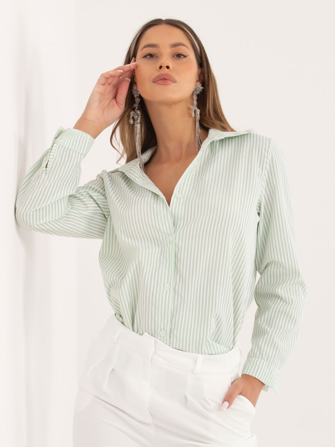 Pistacjowa koszula w paski z długim rękawem