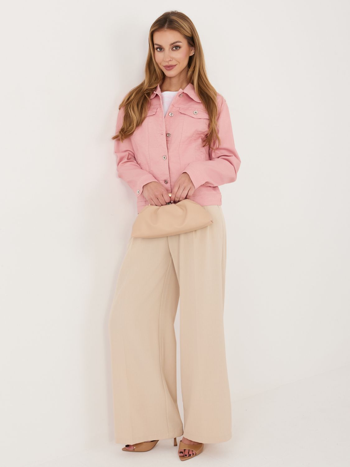 Różowa kurtka jeansowa z kołnierzykiem