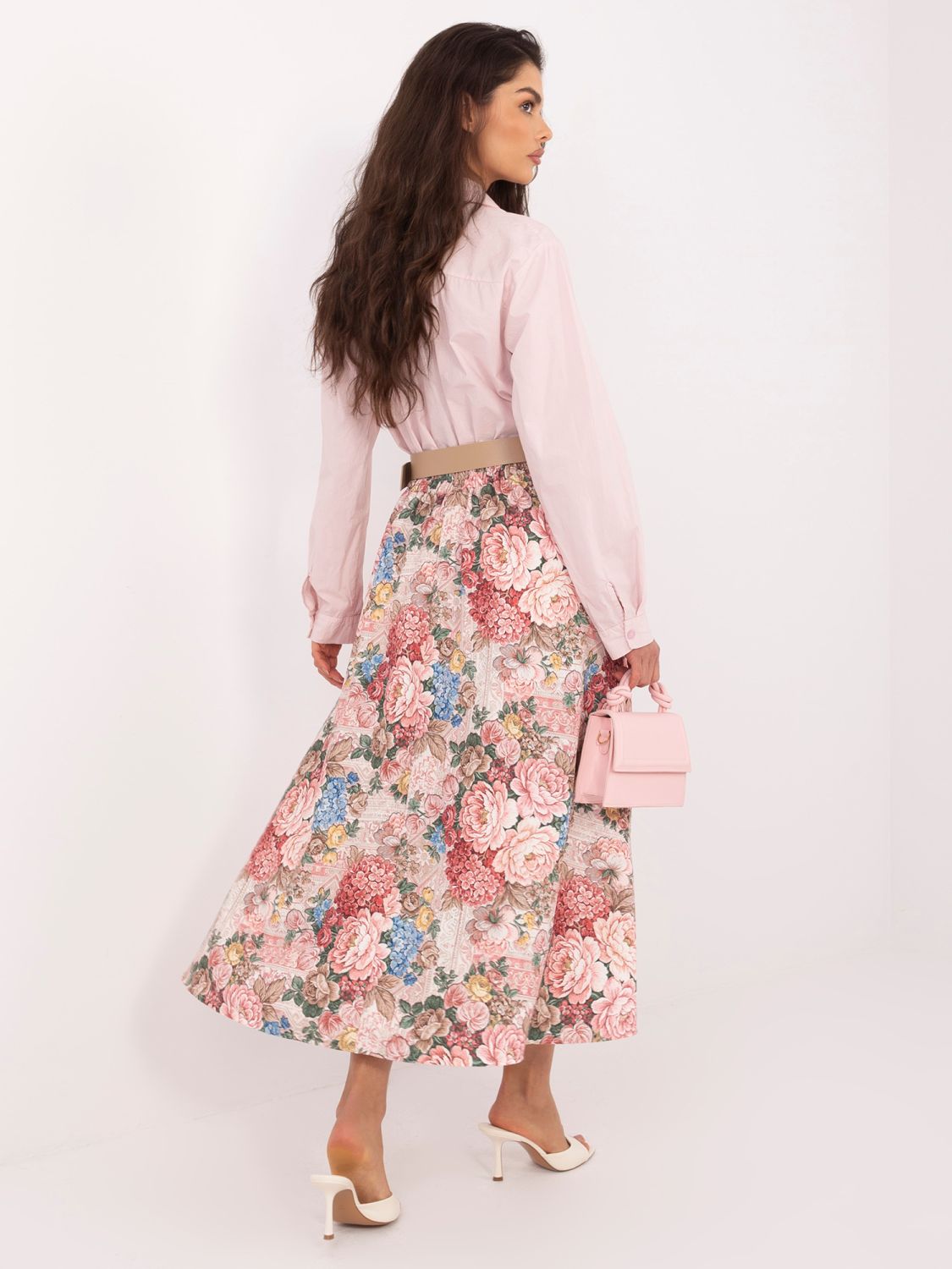 Różowa spódnica midi w kwiaty z paskiem