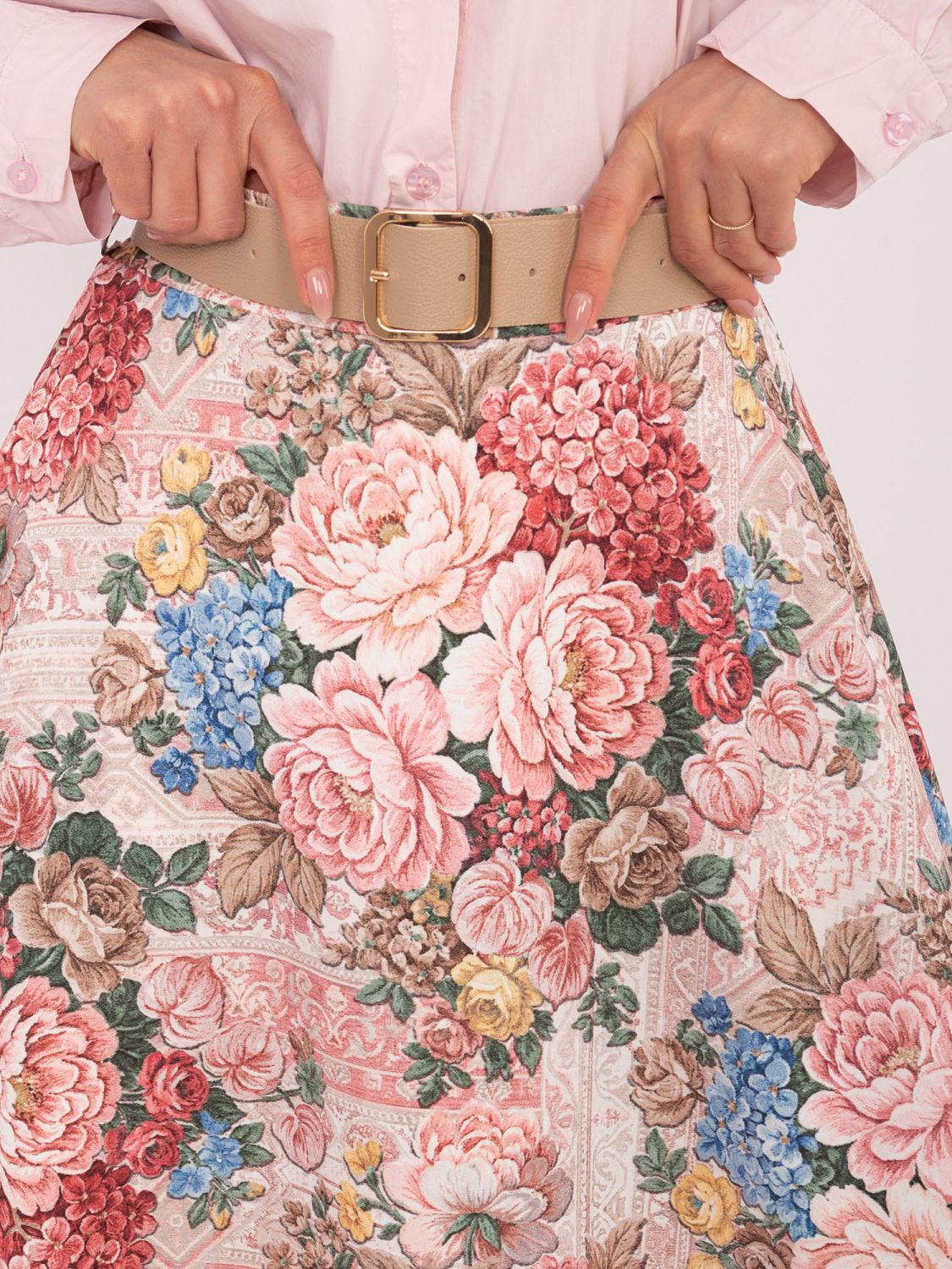 Różowa spódnica midi w kwiaty z paskiem