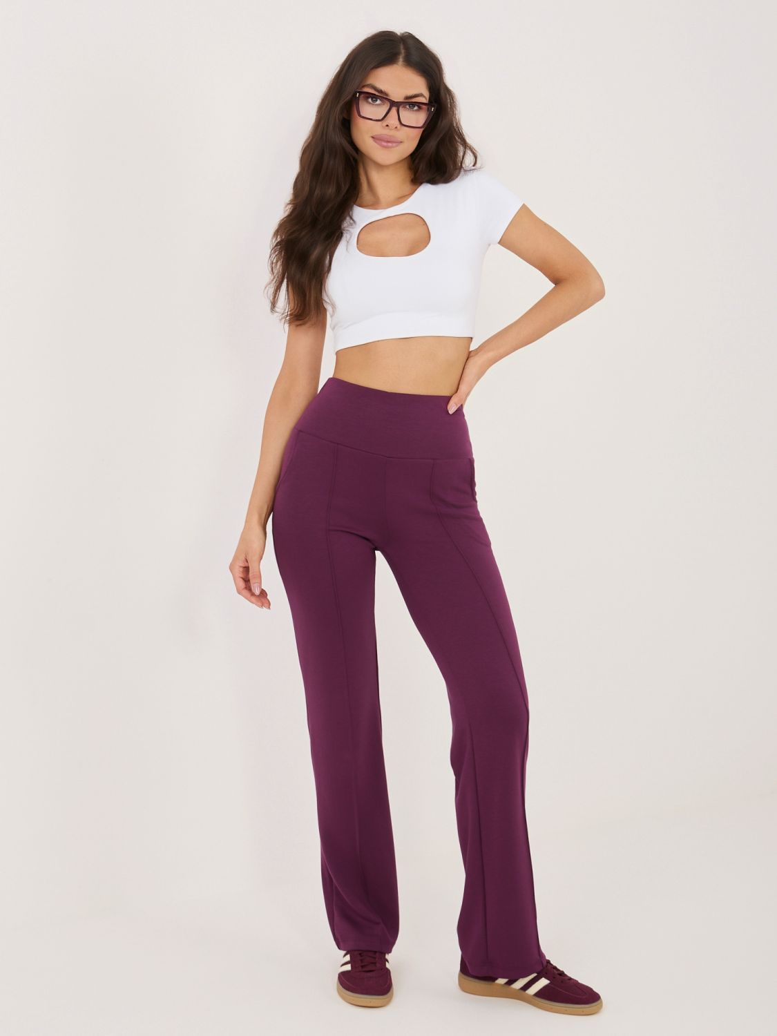 Ciemnofioletowe spodnie dresowe z prostą nogawką