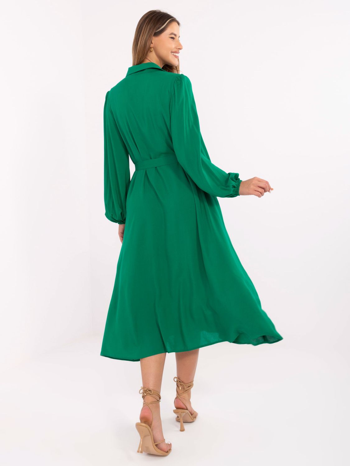 Elegancka zielona midi sukienka z długim rękawem