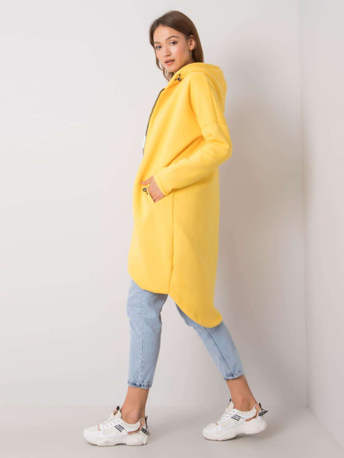 Żółta długa bluza z kapturem i suwakiem