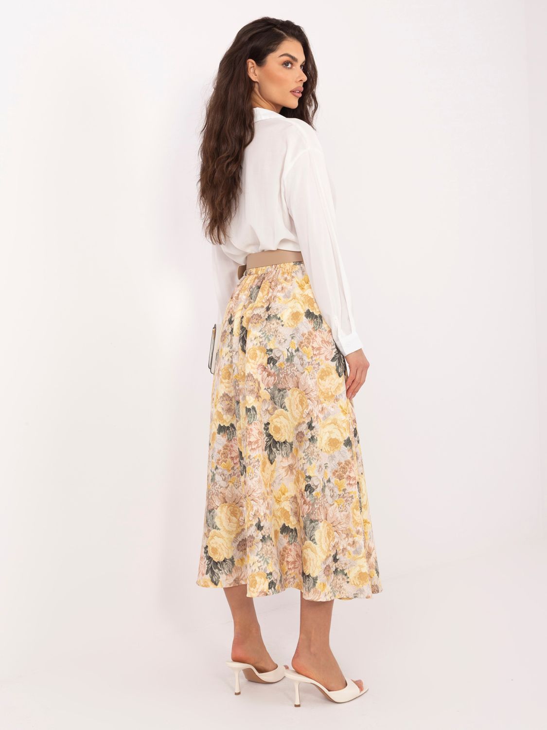 Żółta spódnica midi w kwiaty z paskiem