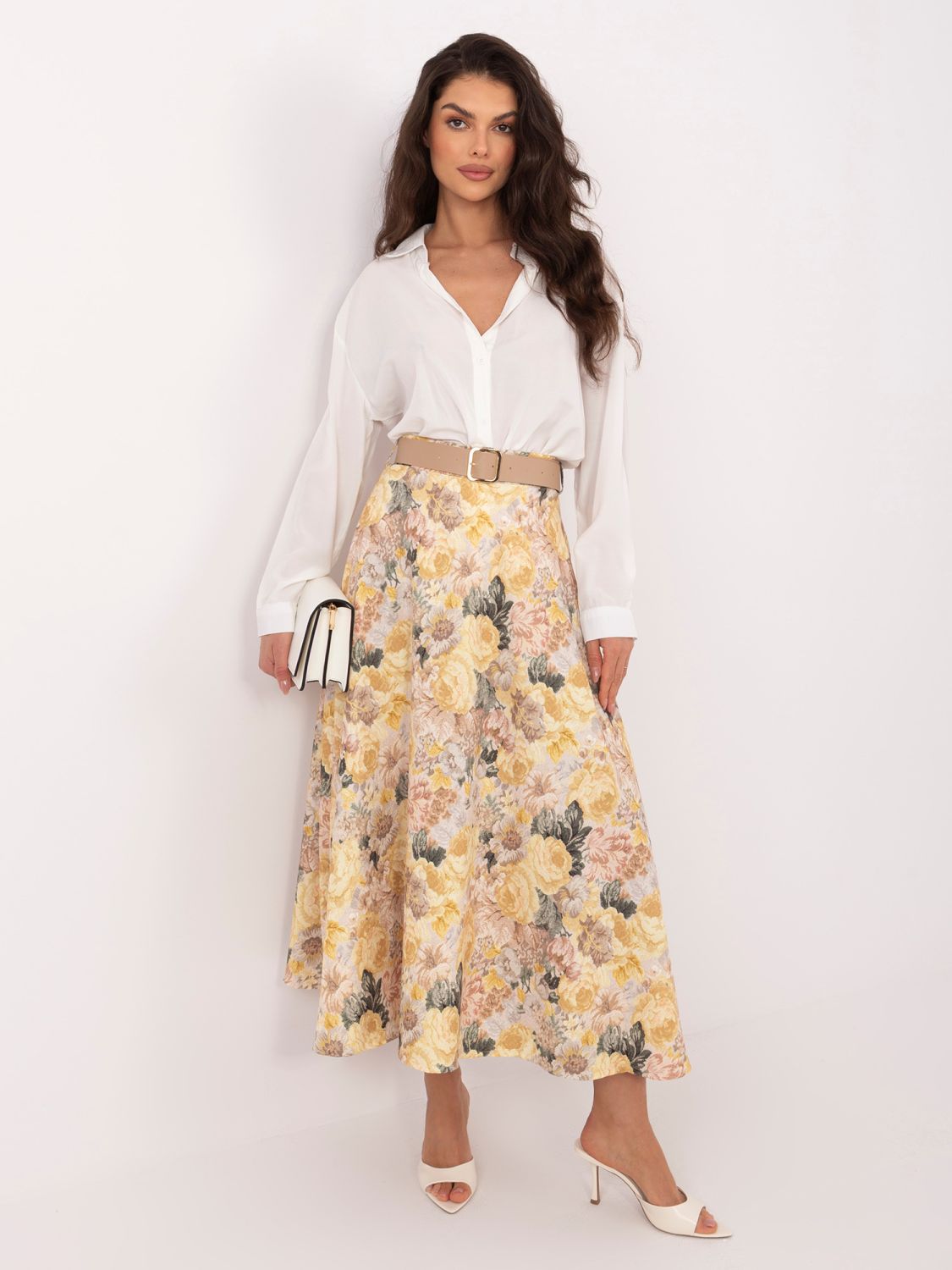 Żółta spódnica midi w kwiaty z paskiem