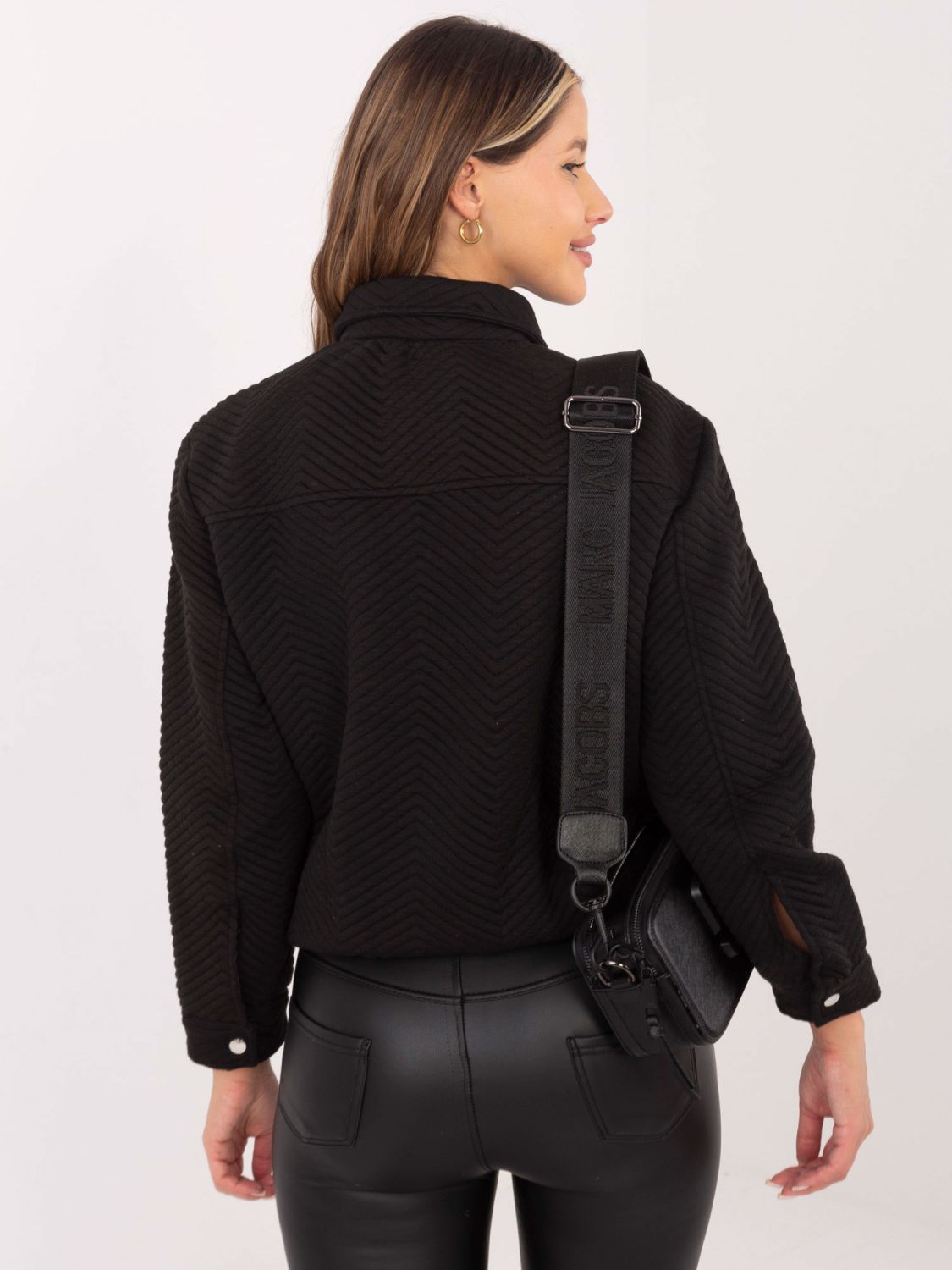 Stylowa czarna kurtka przejściowa