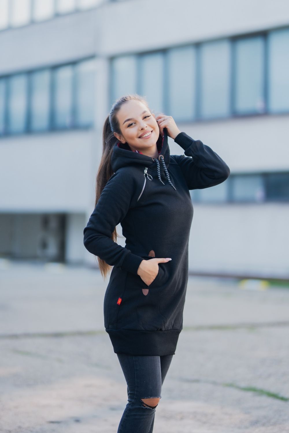 Brazowa dluga bluza z kapturem w kratkę