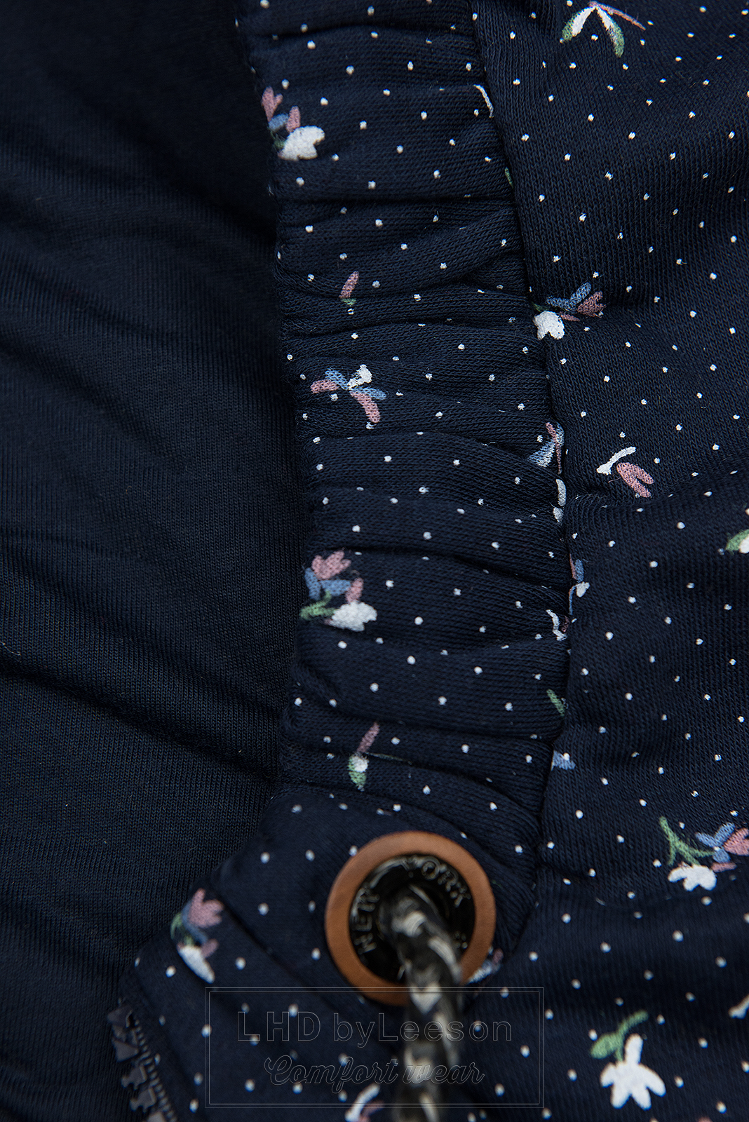 Granatowa bluza z kwiatkowanym wzorem